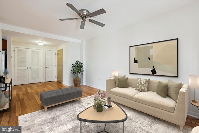 living room featuring hardwood / wood-style flooring and ceiling fan