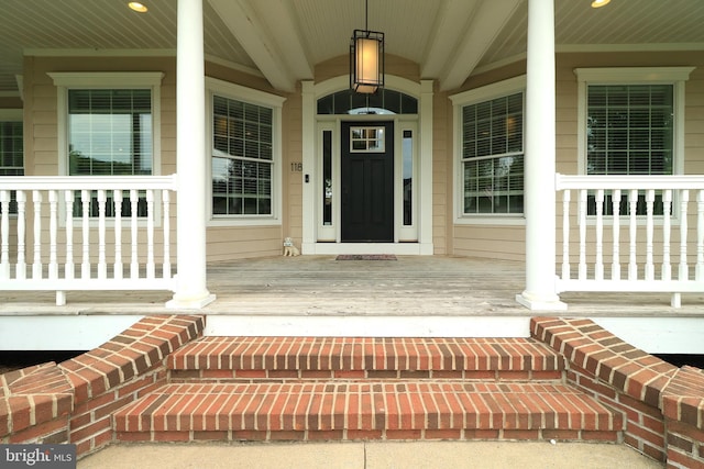 entrance to property featuring covered porch