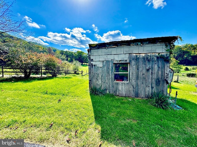 view of outdoor structure with a yard