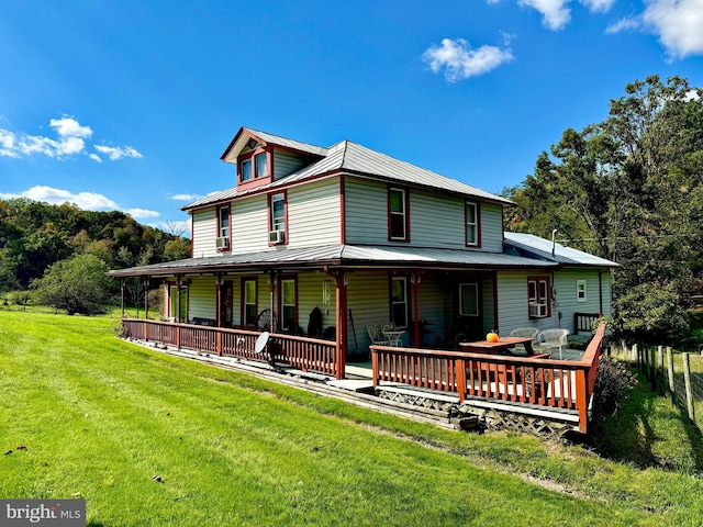 view of front facade featuring covered porch and a front yard