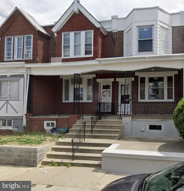 multi unit property featuring a porch