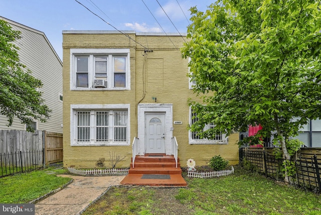 view of front of house featuring a front yard