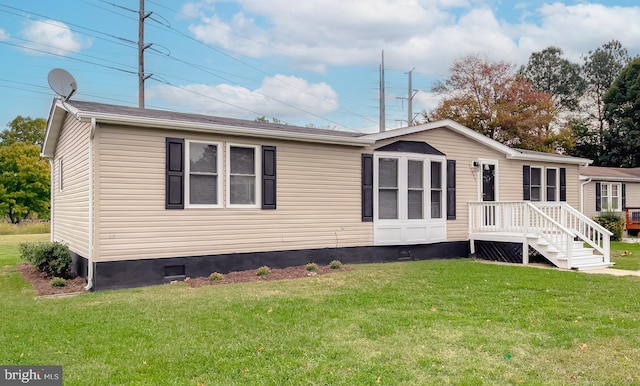 back of house featuring a lawn