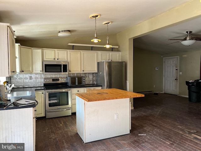 kitchen with sink, stainless steel appliances, backsplash, decorative light fixtures, and a kitchen island