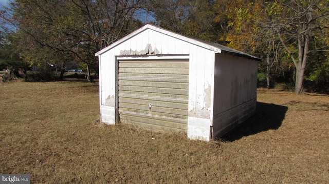 view of outbuilding with a yard