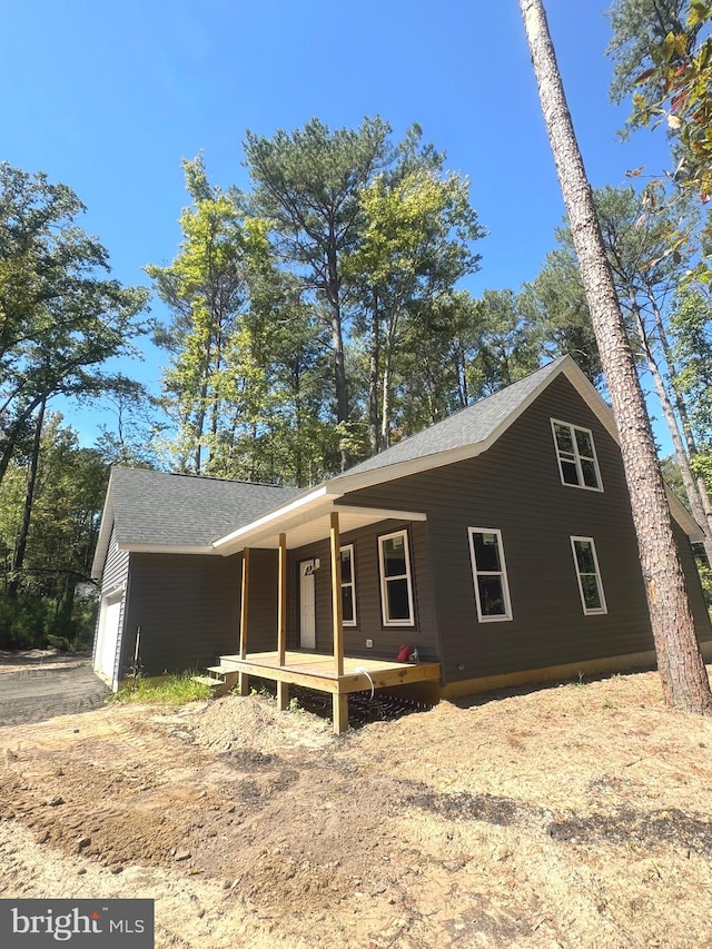 view of front of home with covered porch and a garage