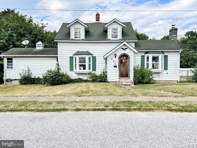 cape cod-style house with a front yard