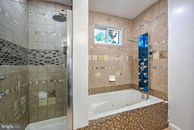 bathroom featuring tiled shower / bath