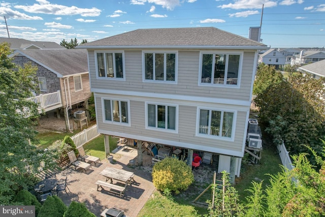 view of front of property featuring a patio area