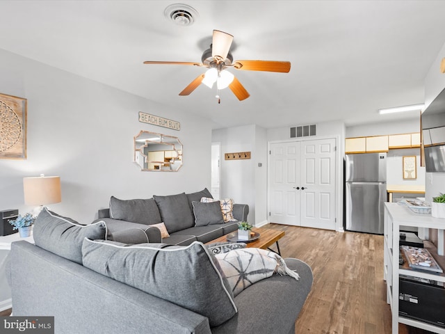 living room featuring hardwood / wood-style floors and ceiling fan