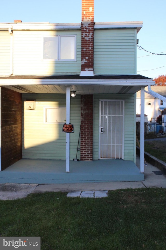 view of front of property with covered porch