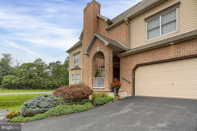 view of front facade featuring a garage