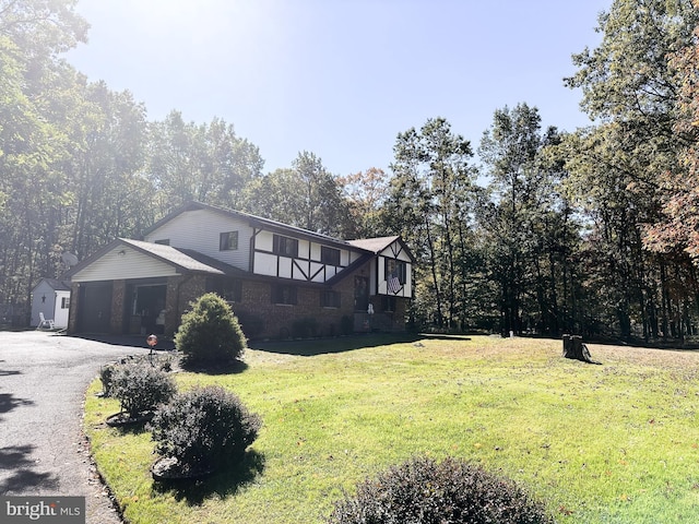 view of front of property with a front yard