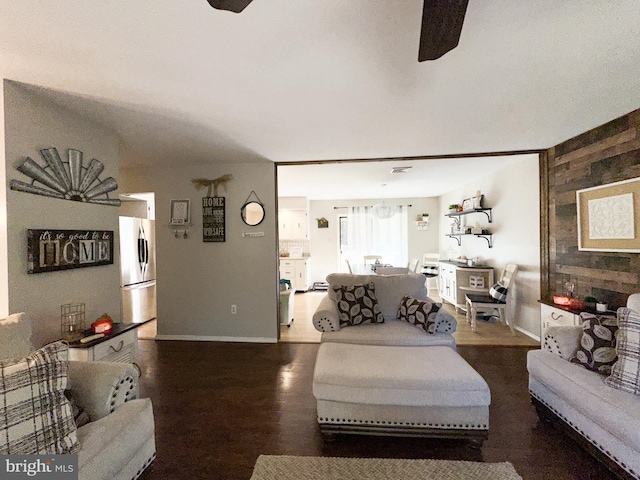 living room with dark wood-type flooring and ceiling fan