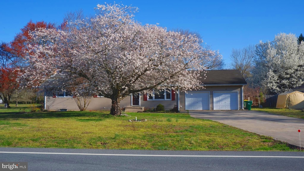 view of front of house with a garage and a front yard