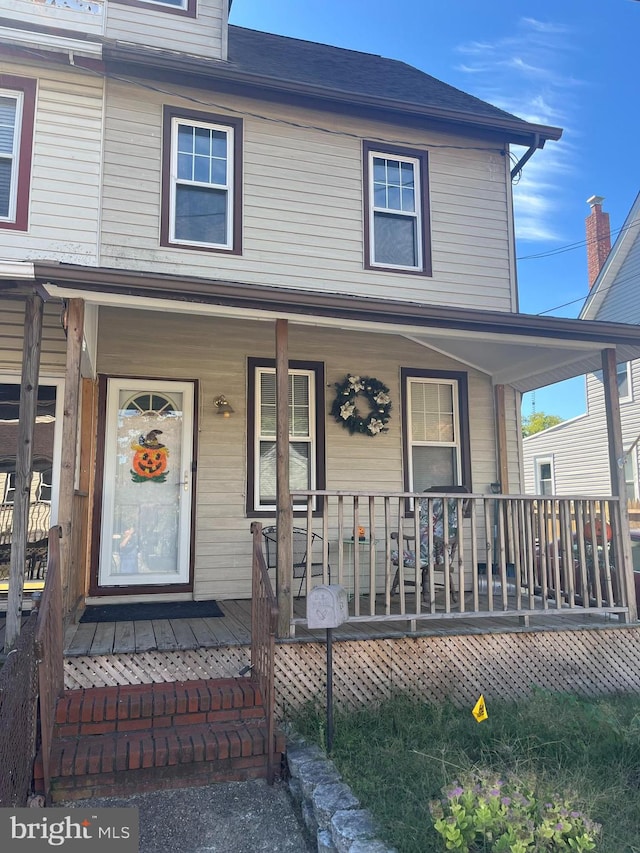 view of front of property featuring covered porch