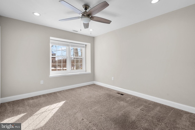 unfurnished room featuring ceiling fan and carpet