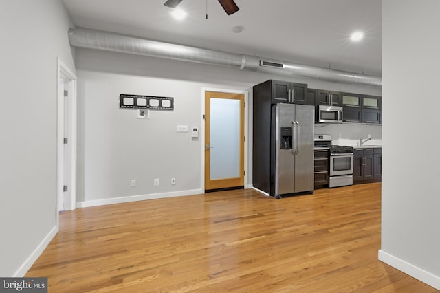 kitchen with sink, appliances with stainless steel finishes, light hardwood / wood-style floors, and ceiling fan