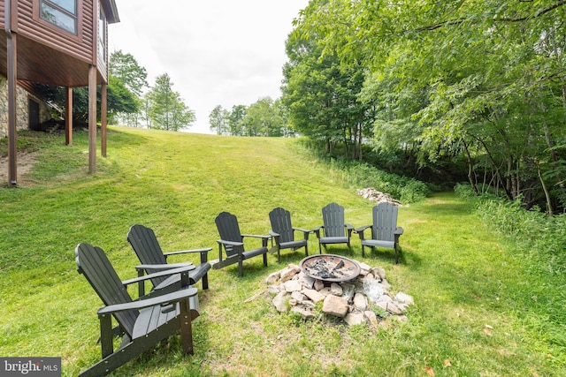 view of yard featuring an outdoor fire pit