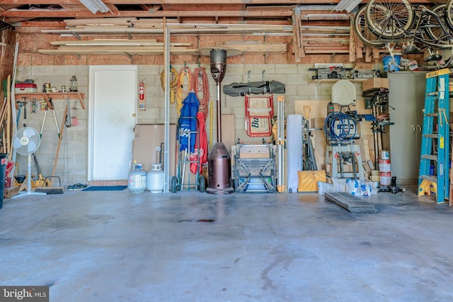 garage featuring concrete block wall