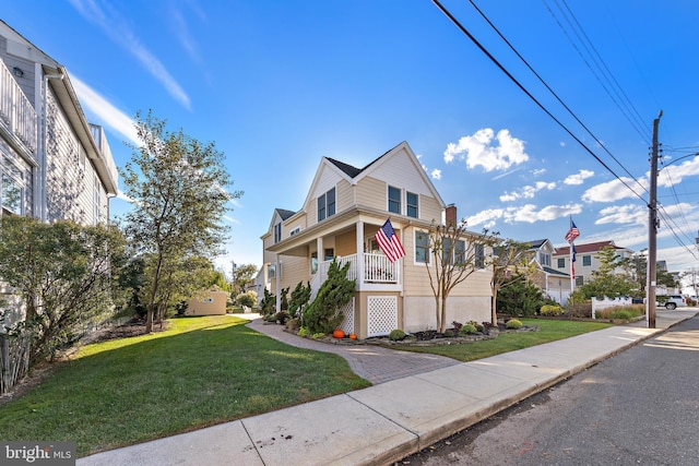 view of front of property featuring a front yard and covered porch