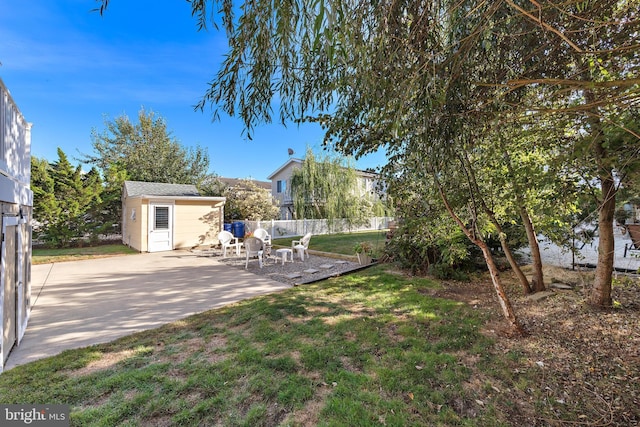 view of yard with a patio