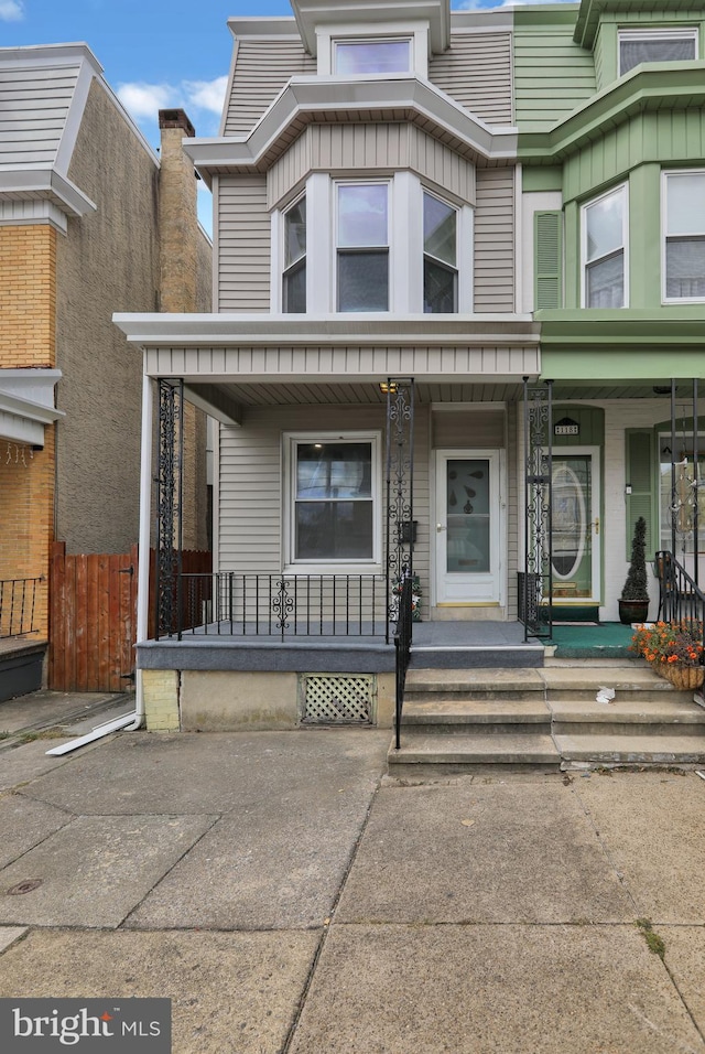 view of front facade with covered porch