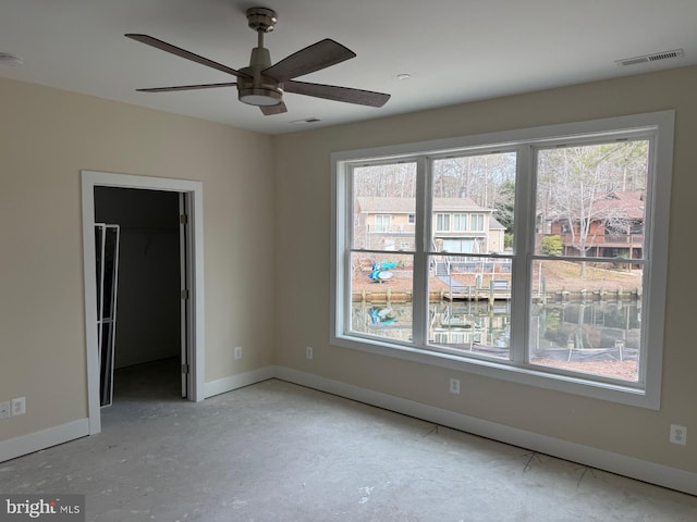 empty room with ceiling fan