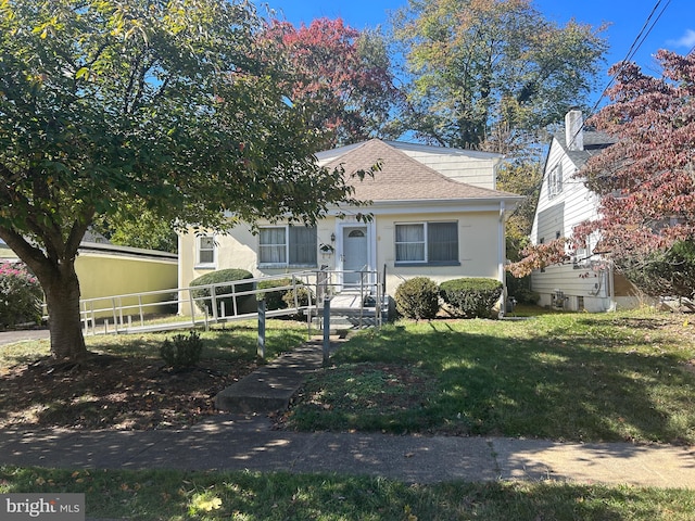 view of front of house with a front yard