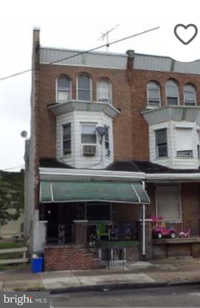 view of front of home featuring covered porch