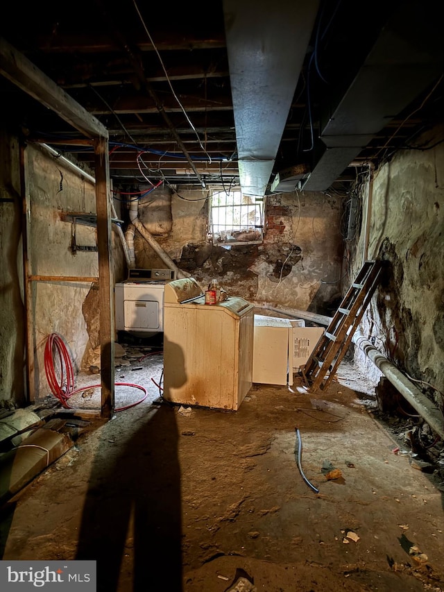 basement with washer / clothes dryer