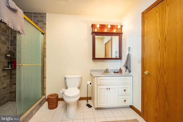 621 Paradise Hts, Oakland, MD 21550 - bathroom featuring a tile shower, baseboards, toilet, tile patterned floors, and vanity