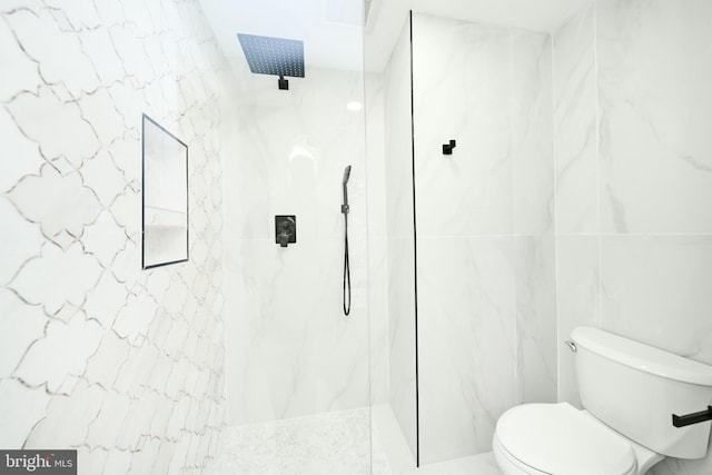 bathroom with toilet and a tile shower