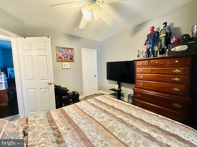 bedroom with ceiling fan