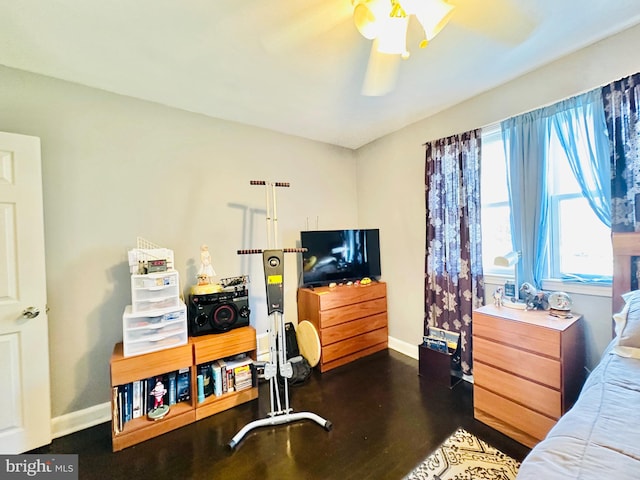 bedroom featuring ceiling fan