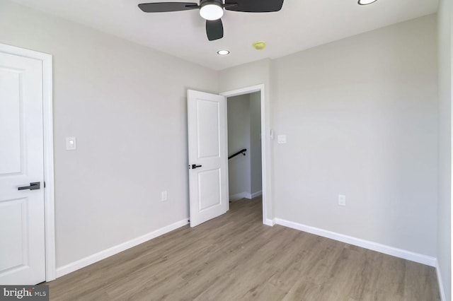 unfurnished bedroom featuring light wood-style flooring, baseboards, a ceiling fan, and recessed lighting
