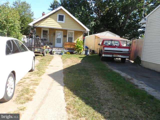 bungalow-style home featuring a front lawn and a porch