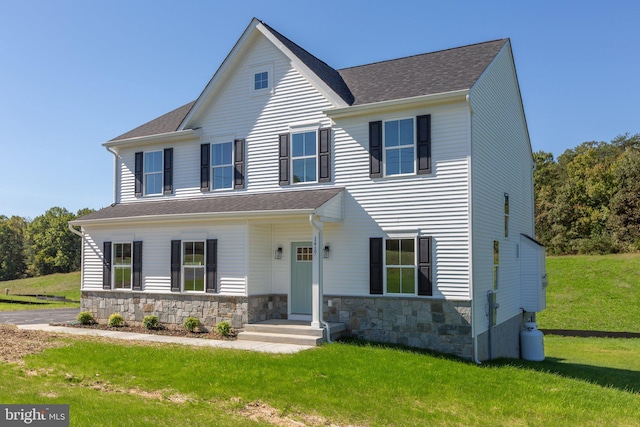 view of front facade with a front yard