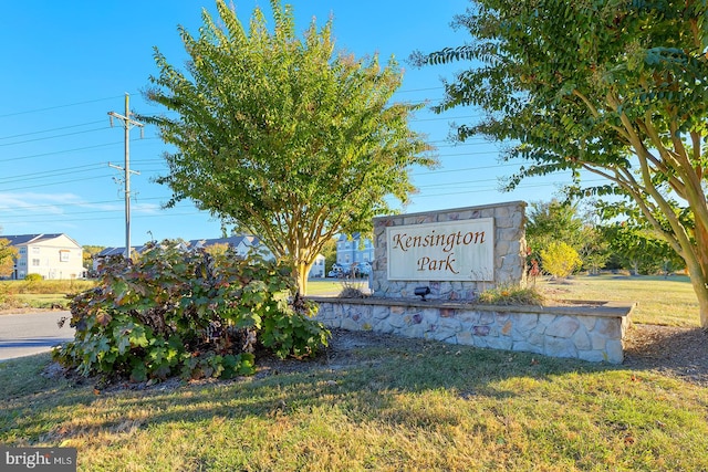 community sign featuring a lawn