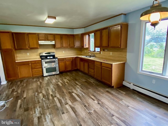 kitchen featuring dark hardwood / wood-style floors, tasteful backsplash, sink, a baseboard heating unit, and stainless steel electric range