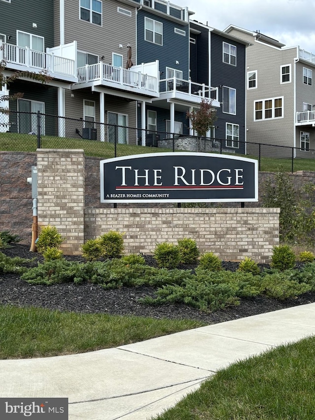 view of community / neighborhood sign