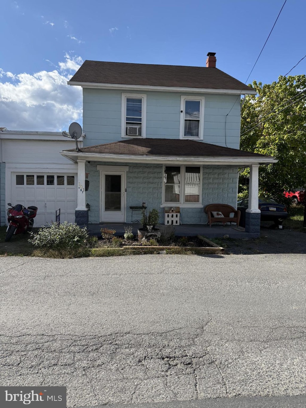 front of property featuring a porch and a garage