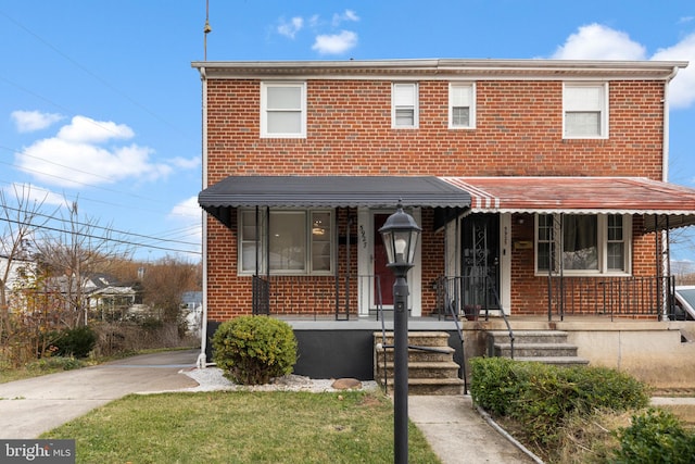 view of front of house featuring a porch and a front lawn