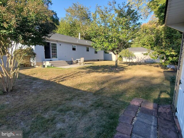 view of yard with a patio area