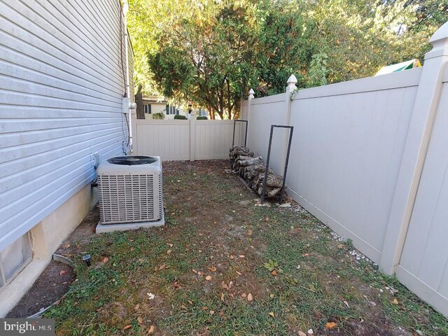 view of yard featuring cooling unit