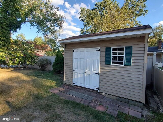 view of outbuilding featuring a yard