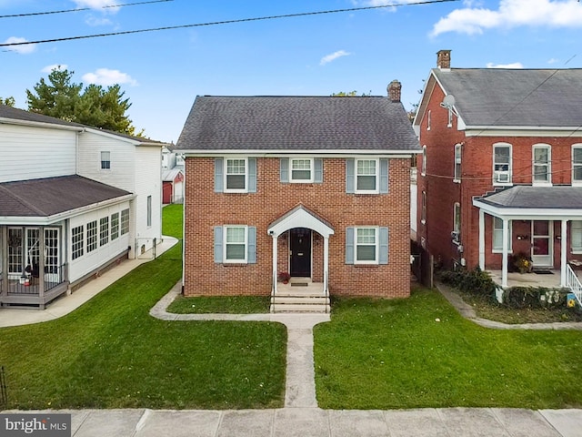 view of front facade with a front lawn