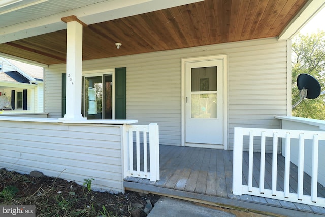 doorway to property with covered porch