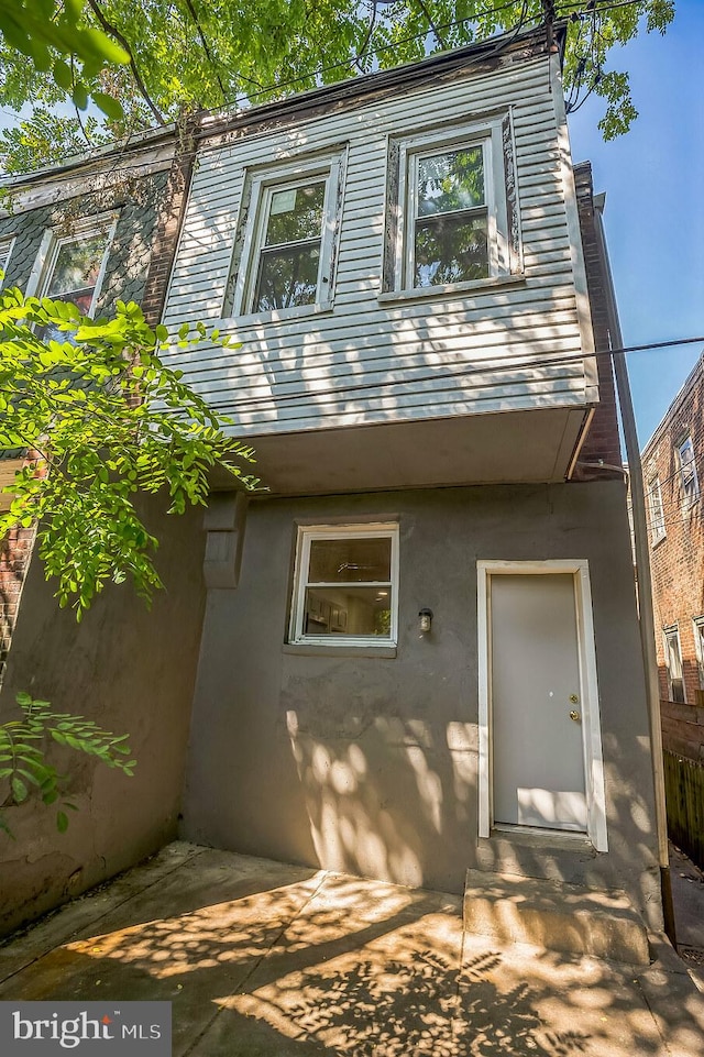 view of front of property with a patio