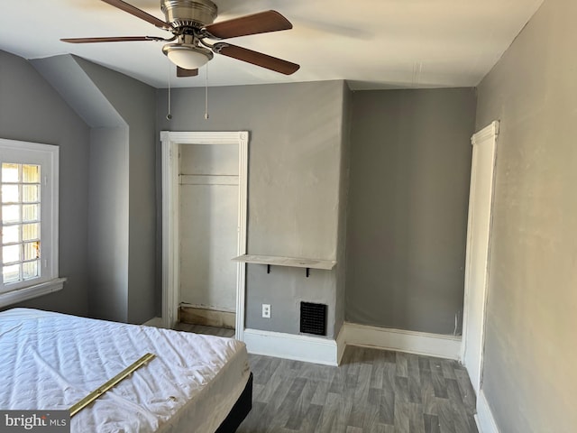 unfurnished bedroom with dark hardwood / wood-style floors, a closet, and ceiling fan